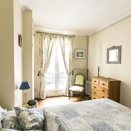 Halldis - St Germain Area Daire *